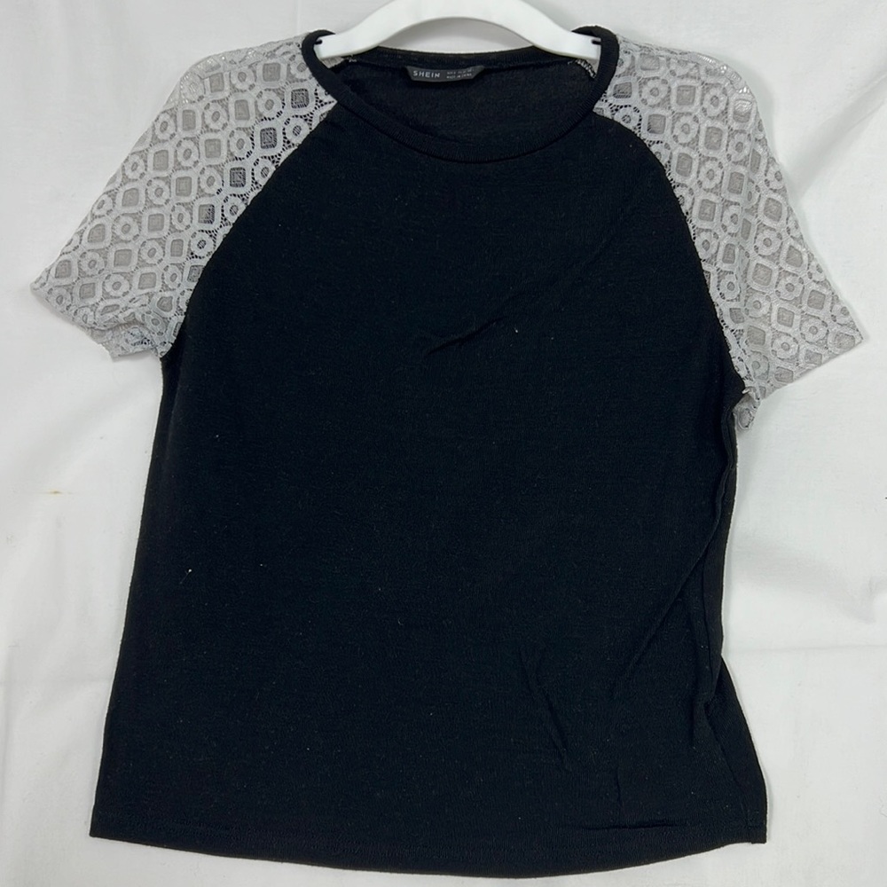 #0979 Shein Floral Black and slightly pinkish White T-Shirt | Size: S